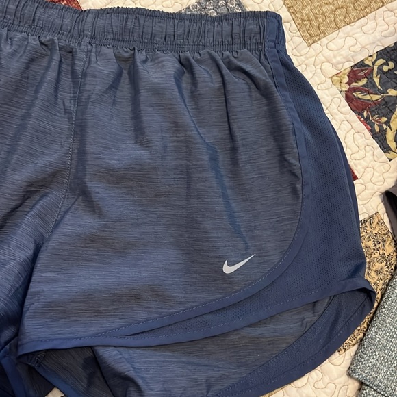 Nike women’s dry fit running shorts - Picture 3 of 5